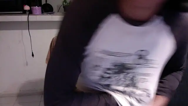 Snapshot of Nia_Desire chatting on 05.27.26 Nia Desire online show from 05.27.26