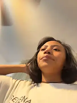 Snapshot of Nia_Desire chatting on 06.24.26 Nia Desire online show from 06.24.26