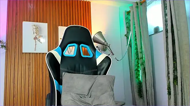 Evaa 18 online show from 09.09.25