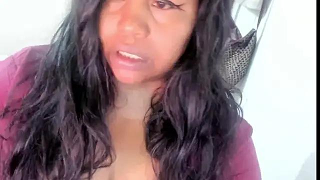 Snapshot of ebonylouissexyhot chatting on 10.03.25 ebonylouissexyhot online show from 10.03.25