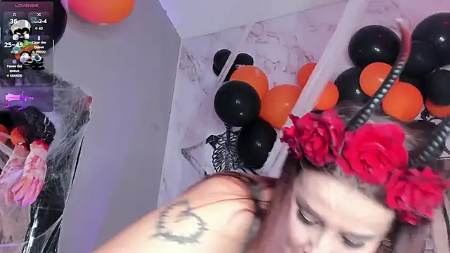 ErikaMontiel   online show from 10.12.25