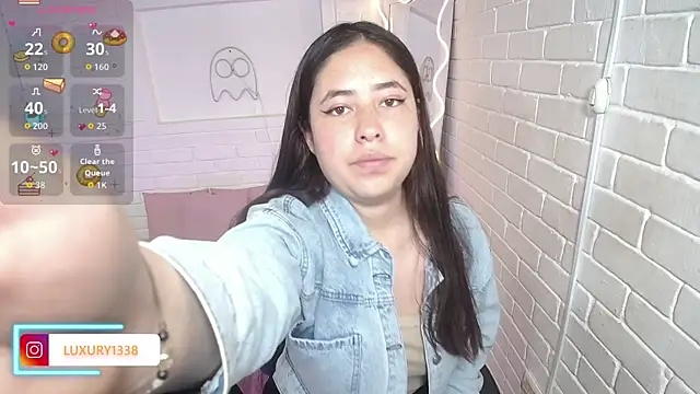 Snapshot of Luaxury_tay chatting on 10.22.25 Luaxury tay online show from 10.22.25