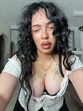 Hannah xBaby online show from 10.31.25