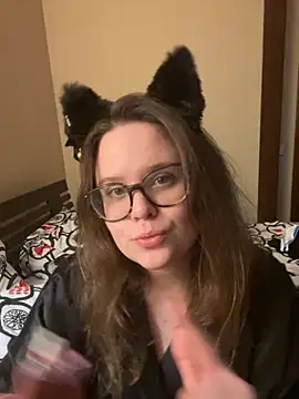 Snapshot of MariaMirabella chatting on 10.31.25 MariaMirabella online show from 10.31.25