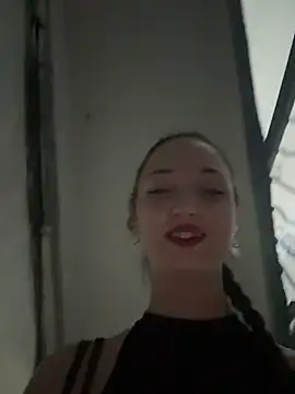 Snapshot of DollyTall chatting on 07.17.26 DollyTall online show from 07.17.26