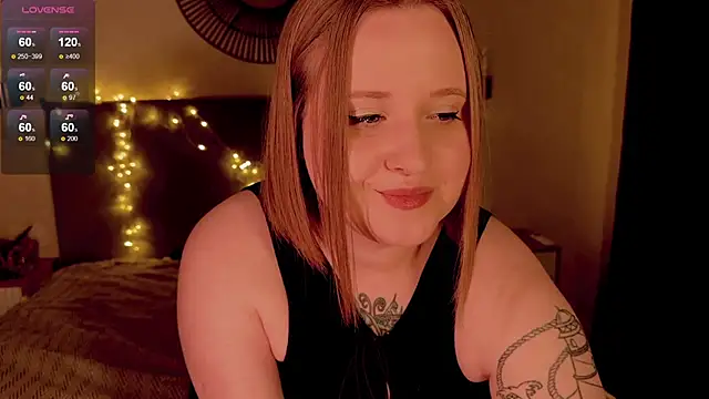 Snapshot of NaomiRey1 chatting on 10.20.25 NaomiRey1 online show from 10.20.25