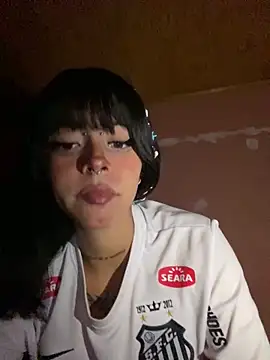 Snapshot of kiittyselenita chatting on 12.21.25 kiittyselenita online show from 12.21.25