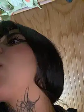 Snapshot of kiittyselenita chatting on 04.01.26 kiittyselenita online show from 04.01.26