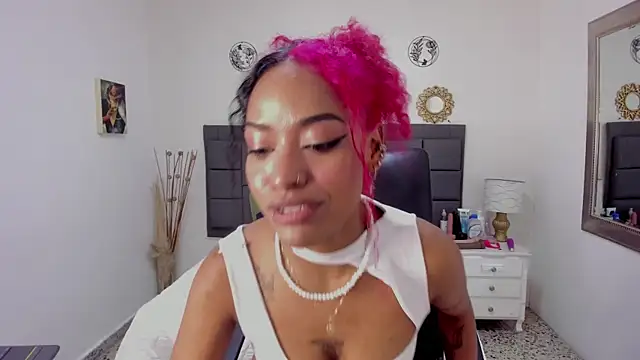 Snapshot of summer_williams18 chatting on 12.05.25 summer williams18 online show from 12.05.25