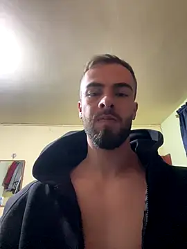 Snapshot of MaxDell chatting on 09.18.25 MaxDell online show from 09.18.25