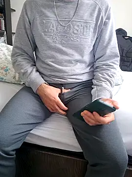 Snapshot of esmerkralkobra chatting on 11.15.25 esmerkralkobra online show from 11.15.25