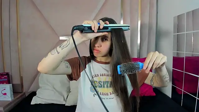 Snapshot of venusmorgan chatting on 10.03.25 venusmorgan online show from 10.03.25