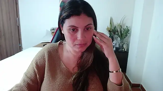 Secret Bella online show from 09.30.25