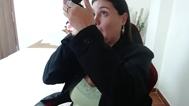 Secret Bella online show from 10.10.25