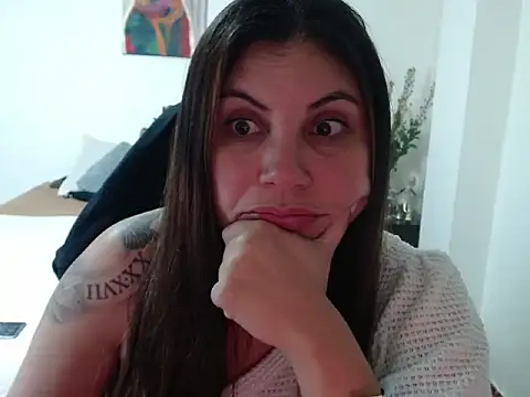 Secret Bella online show from 10.12.25