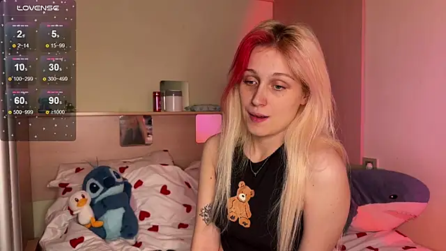 Snapshot of _Annabel_Myr_ chatting on 09.19.25 Annabel Myr online show from 09.19.25