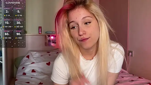 Snapshot of _Annabel_Myr_ chatting on 09.25.25 Annabel Myr online show from 09.25.25