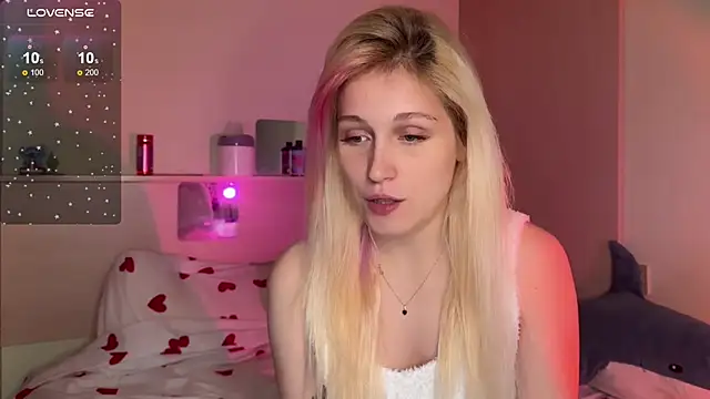 Snapshot of _Annabel_Myr_ chatting on 10.06.25 Annabel Myr online show from 10.06.25