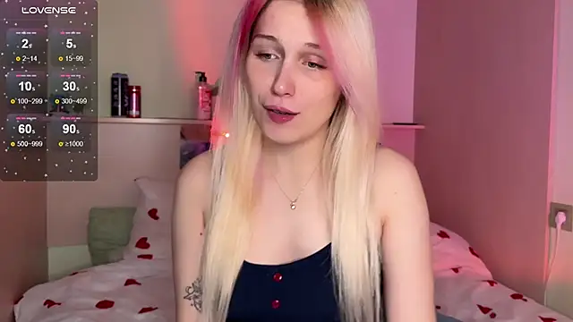 Snapshot of _Annabel_Myr_ chatting on 10.20.25 Annabel Myr online show from 10.20.25