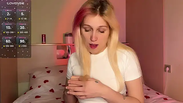 Snapshot of _Annabel_Myr_ chatting on 10.22.25 Annabel Myr online show from 10.22.25