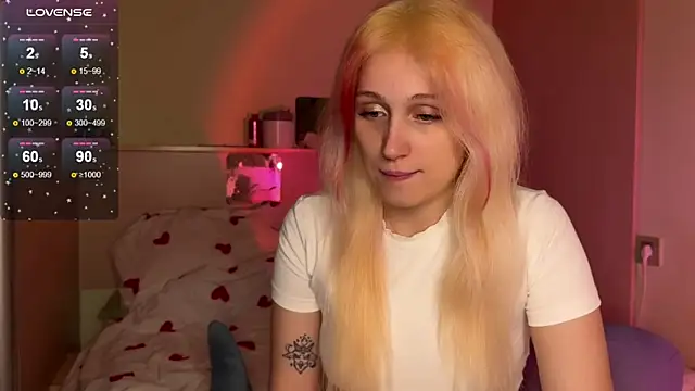 Snapshot of _Annabel_Myr_ chatting on 11.06.25 Annabel Myr online show from 11.06.25