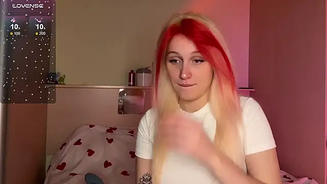 Snapshot of _Annabel_Myr_ chatting on 11.08.25 Annabel Myr online show from 11.08.25