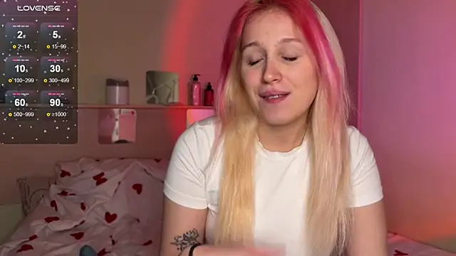 Snapshot of _Annabel_Myr_ chatting on 11.23.25 Annabel Myr online show from 11.23.25