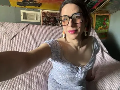 Snapshot of mayra_mayhem chatting on 02.11.26 mayra mayhem online show from 02.11.26