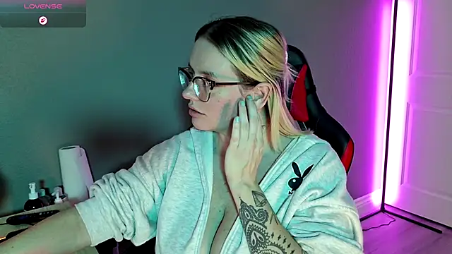 Charlies world online show from 11.06.25