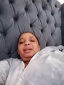 Snapshot of TangyYummyAss chatting on 11.22.25 TangyYummyAss online show from 11.22.25