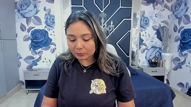 LatinaHoleQueen online show from 10.27.25