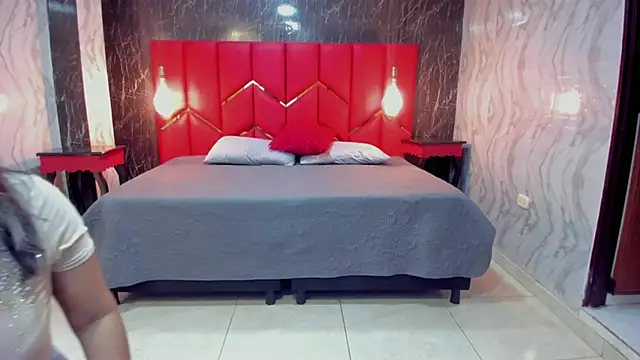 LatinaHoleQueen online show from 11.22.25