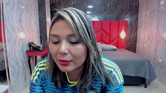 LatinaHoleQueen online show from 06.17.26