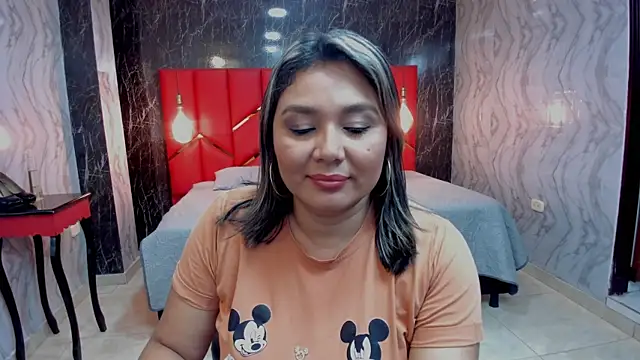 LatinaHoleQueen online show from 07.11.26