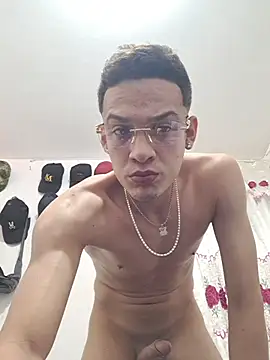 Snapshot of Ethanho0t chatting on 10.17.25 Ethanho0t online show from 10.17.25