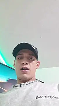 Snapshot of Ethanho0t chatting on 12.05.25 Ethanho0t online show from 12.05.25