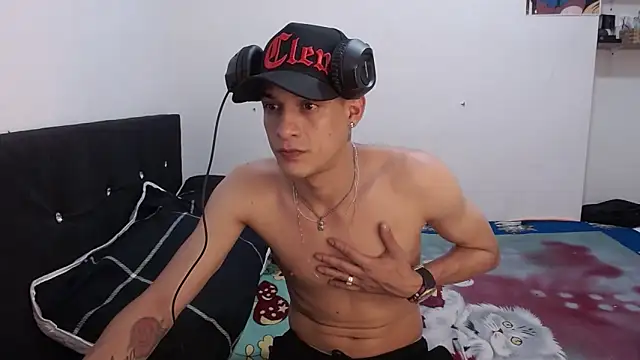 Snapshot of Ethanho0t chatting on 12.20.25 Ethanho0t online show from 12.20.25