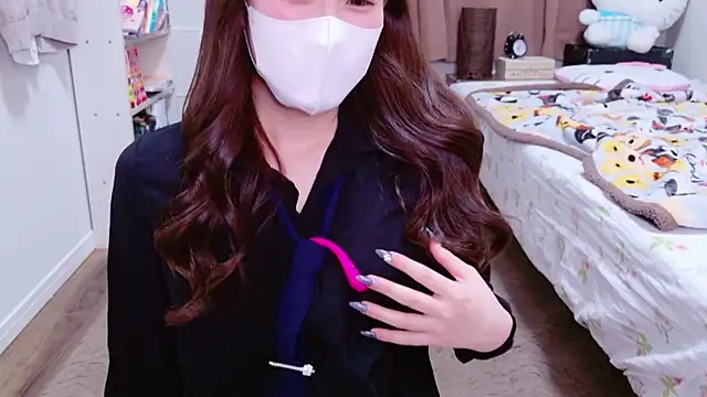 Snapshot of MOEMOE-Q chatting on 11.30.25 MOEMOE-Q online show from 11.30.25