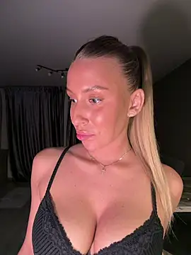Snapshot of Elizebeth_Parker chatting on 06.03.26 Elizebeth Parker online show from 06.03.26