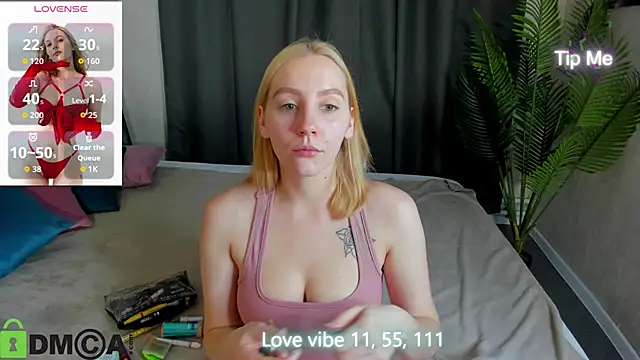 Snapshot of Anna_Chelsea chatting on 11.19.25 Anna Chelsea online show from 11.19.25