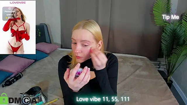 Snapshot of Anna_Chelsea chatting on 11.21.25 Anna Chelsea online show from 11.21.25