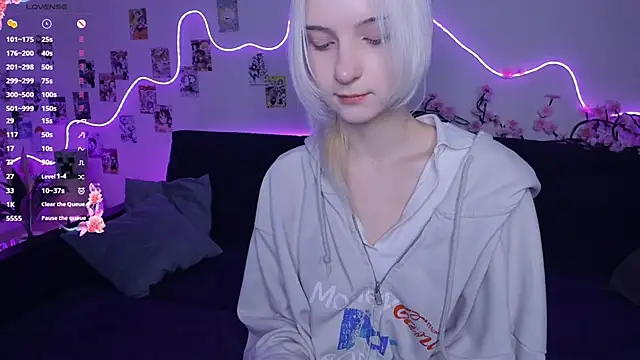 Snapshot of Megan--chan chatting on 11.16.25 Megan--chan online show from 11.16.25