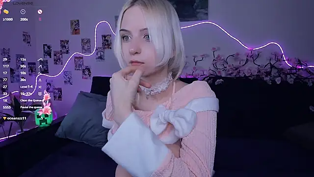 Snapshot of Megan--chan chatting on 11.29.25 Megan--chan online show from 11.29.25