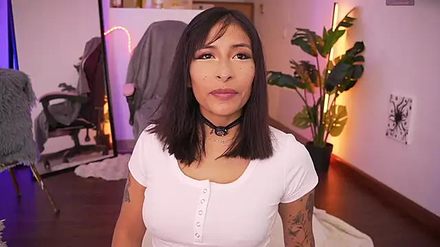 AnnieCouperr online show from 04.25.26