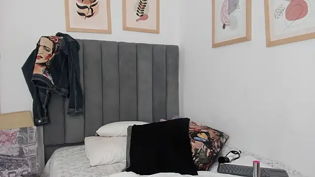 Alice Dickinssonn online show from 01.07.26