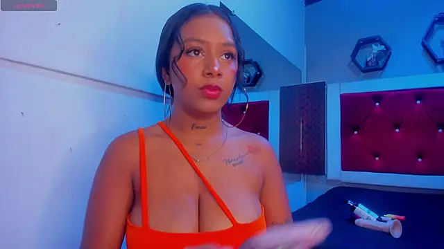 Snapshot of IsauraMontiel chatting on 11.29.25 IsauraMontiel online show from 11.29.25