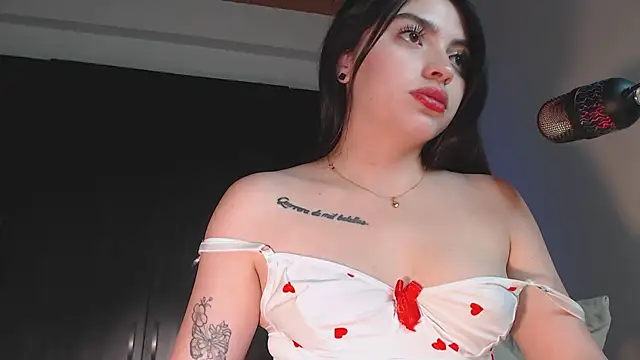 Snapshot of miaabroown chatting on 09.11.25 miaabroown online show from 09.11.25