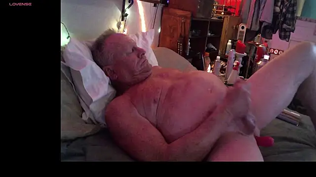 Pussyeat2please online show from 01.09.26