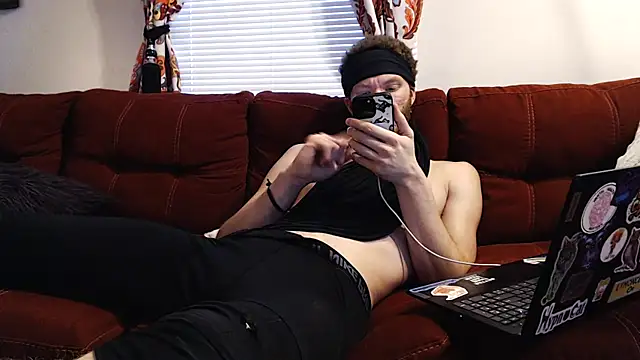 Snapshot of jinjasnack chatting on 12.17.25 jinjasnack online show from 12.17.25