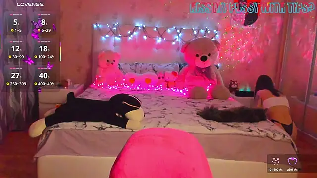 Snapshot of unearthly_di chatting on 10.04.25 unearthly di online show from 10.04.25